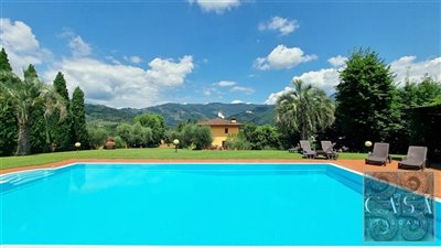 villa-with-pool-for-sale-near-lucca-tuscany-4