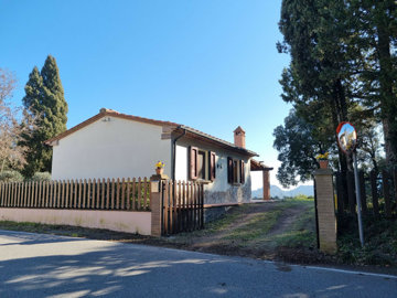 house-for-sale-in-tuscany-10-scaled