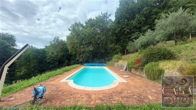 beautiful-house-with-pool-for-sale-near-coreg