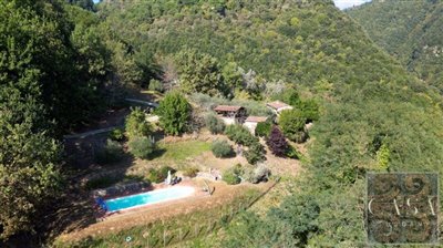 house-with-pool-for-sale-near-coreglia-antelm