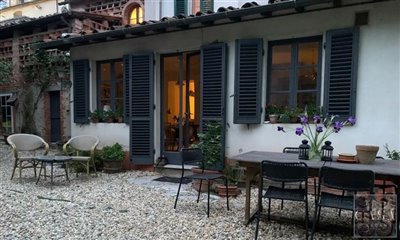 villa-with-pool-for-sale-near-lucca-tuscany-6
