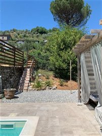 villa-with-pool-for-sale-near-lucca-tuscany-b