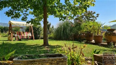 villa-with-pool-for-sale-near-lucca-tuscany-b