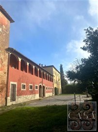 incredible-period-villa-for-sale-near-arezzo-