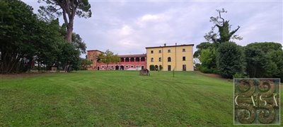 incredible-period-villa-for-sale-near-arezzo-