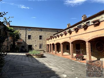 apartment-for-sale-near-cortona-with-pool-15b