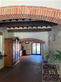 apartment-for-sale-near-cortona-with-pool-3