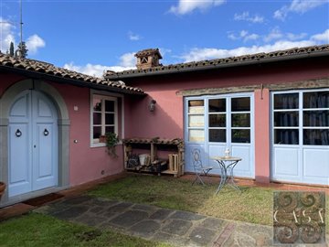 house-with-pool-for-sale-near-barga-tuscany-2