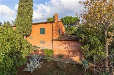 villa-for-sale-near-the-tuscan-coast-20
