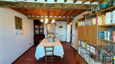 beautiful-tuscan-village-house-for-sale-bagni