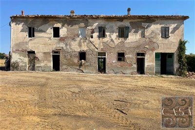 amazing-tuscan-farmhouse-to-completely-renova