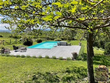 beautiful-villa-with-pool-for-sale-near-volte