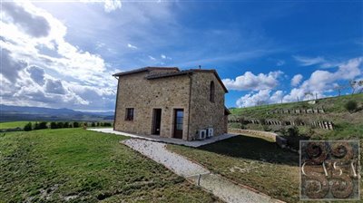 restored-barn-for-sale-near-volterra-tuscany-