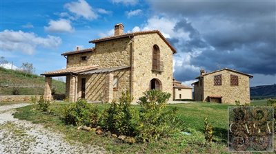 restored-barn-for-sale-near-volterra-tuscany-