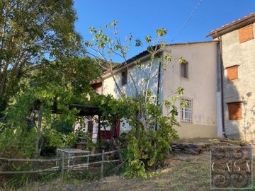 charming-hamlet-house-for-sale-in-tuscany-13
