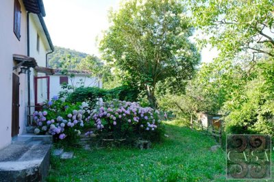 charming-hamlet-house-for-sale-in-tuscany-11