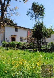 charming-hamlet-house-for-sale-in-tuscany-1