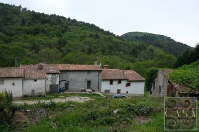 charming-hamlet-house-for-sale-in-tuscany-9