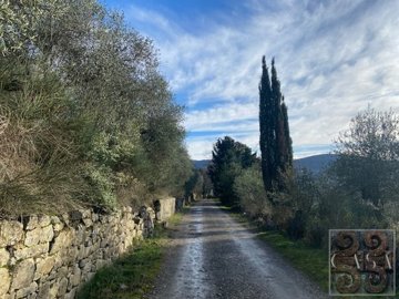 villa-for-sale-near-florence-tuscany-2
