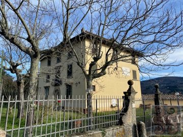 villa-for-sale-near-florence-tuscany-28