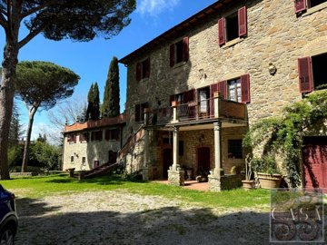 ancient-villa-for-sale-near-cortona-tuscany-9