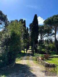 ancient-villa-for-sale-near-cortona-tuscany-4