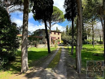 ancient-villa-for-sale-near-cortona-tuscany-4