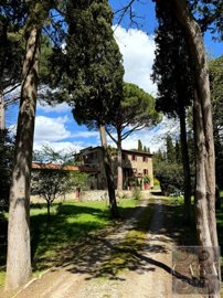 ancient-villa-for-sale-near-cortona-tuscany-1