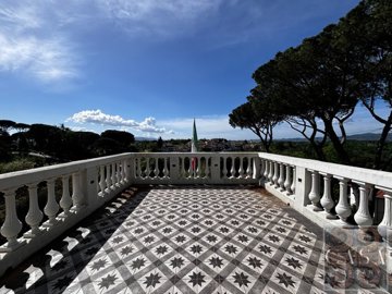 elegant-villa-with-terraces-for-sale-near-pis