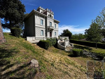 elegant-villa-with-terraces-for-sale-near-pis