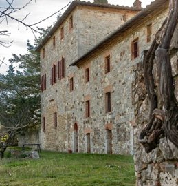 large-estate-for-sale-in-chianti-tuscany-4