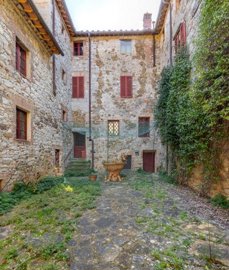 large-estate-for-sale-in-chianti-tuscany-23