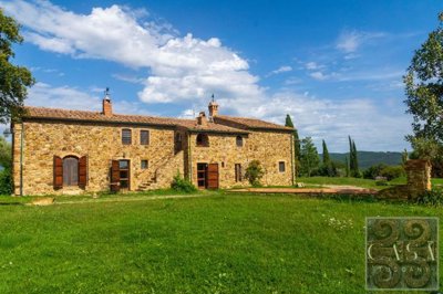 beautiful-tuscan-farmhouse-for-sale-near-the-