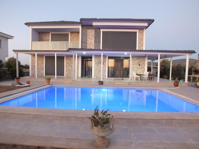 Image No.2-4 Bed Villa / Detached for sale