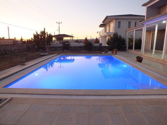 Image No.4-4 Bed Villa / Detached for sale