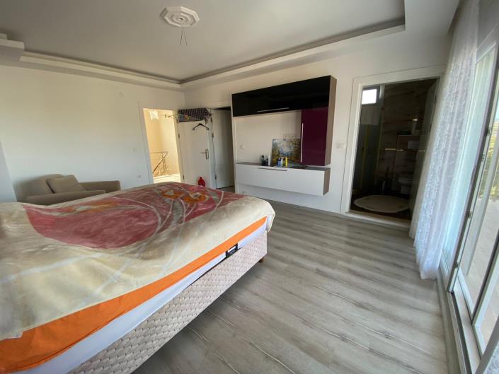 Image No.30-4 Bed Villa / Detached for sale