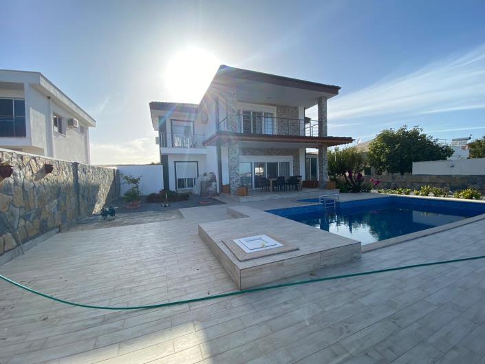 Image No.13-4 Bed Villa / Detached for sale