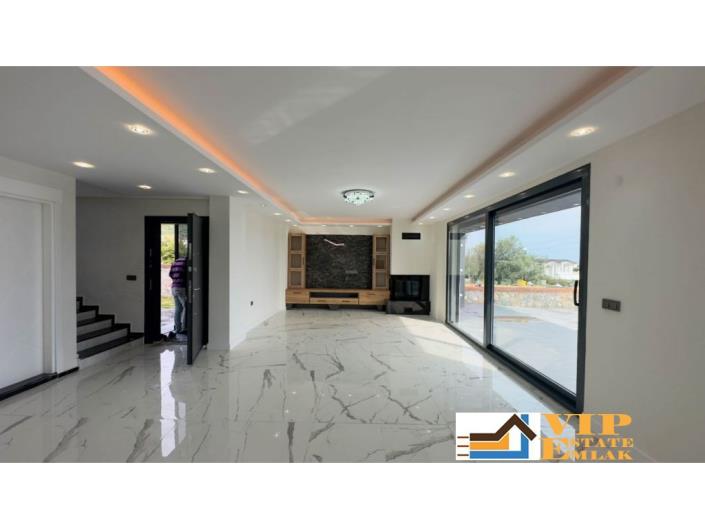 Image No.12-5 Bed Villa / Detached for sale