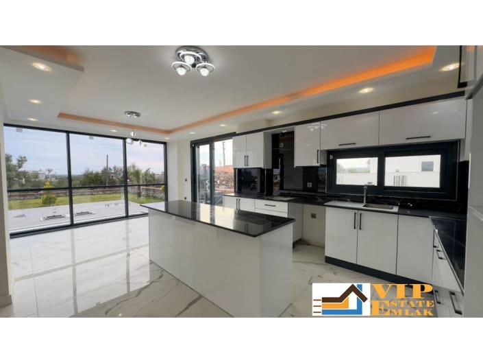 Image No.4-5 Bed Villa / Detached for sale