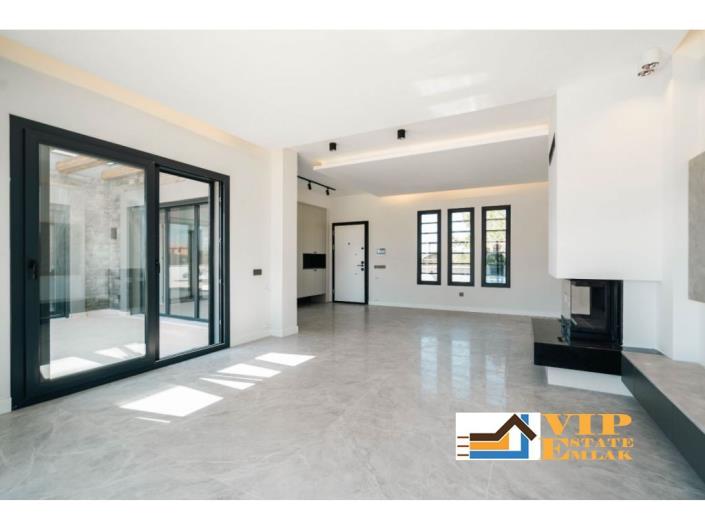 Image No.27-5 Bed Villa / Detached for sale