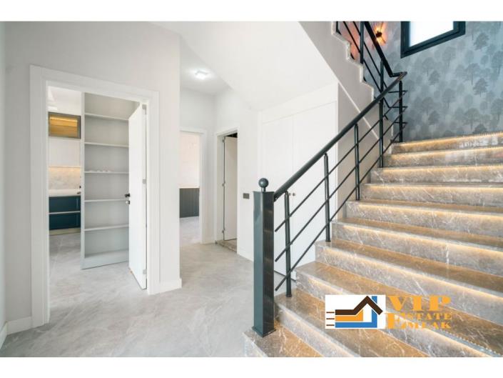 Image No.30-5 Bed Villa / Detached for sale