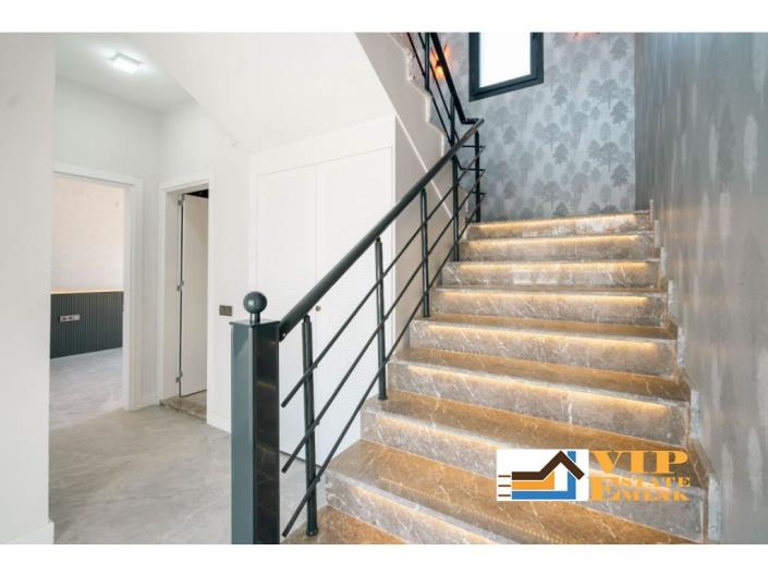 Image No.38-5 Bed Villa / Detached for sale