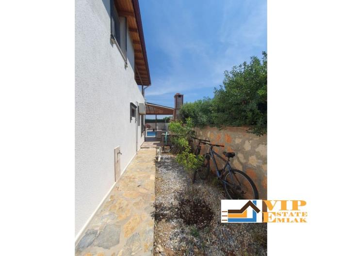 Image No.35-4 Bed Villa / Detached for sale