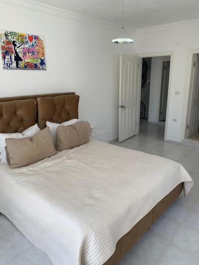 Image No.28-4 Bed Villa / Detached for sale