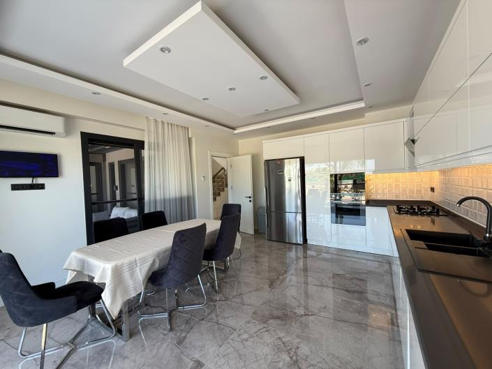 Image No.18-4 Bed Villa / Detached for sale