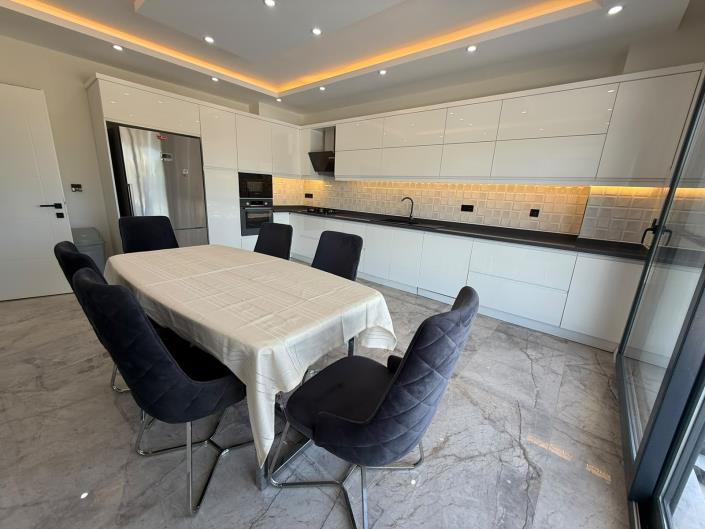 Image No.24-4 Bed Villa / Detached for sale
