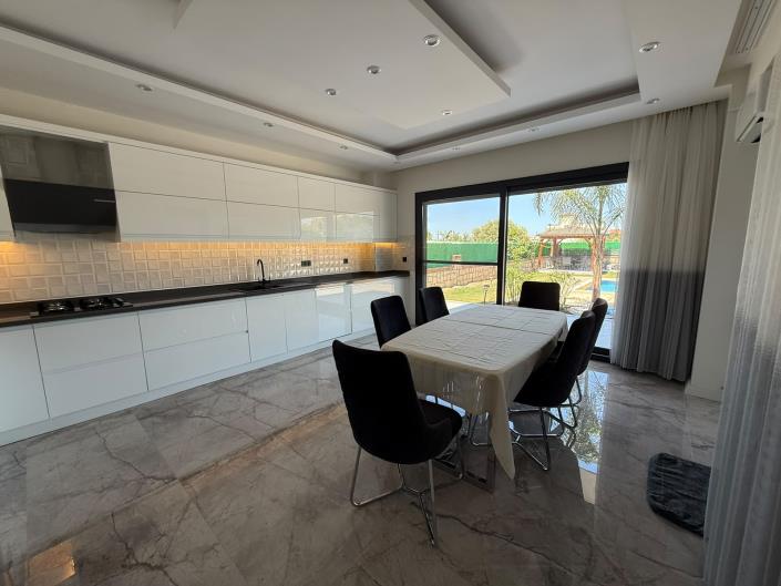 Image No.29-4 Bed Villa / Detached for sale