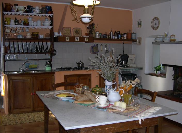 Image No.10-4 Bed Country House for sale