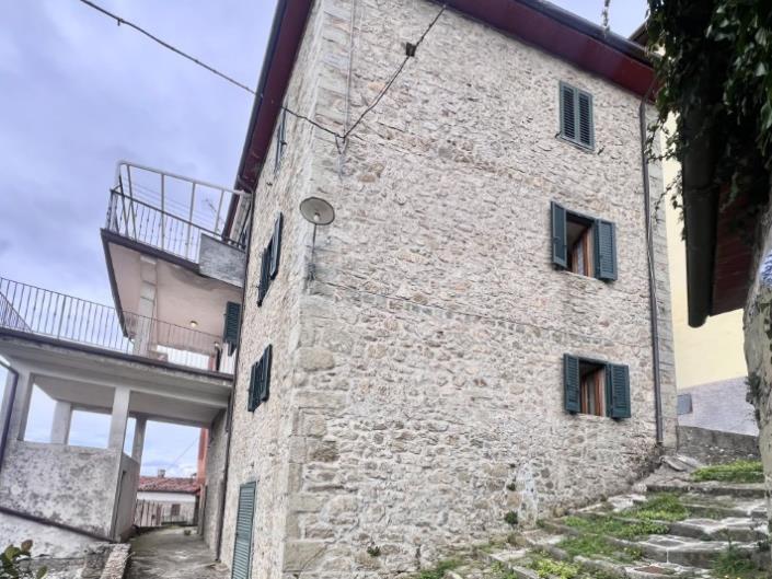 Image No.21-Maison de village de 4 chambres à vendre à Bagni di Lucca