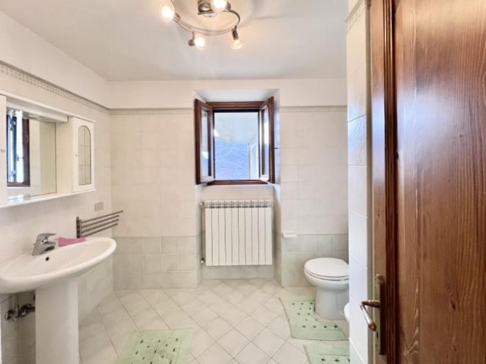 Image No.5-Maison de village de 4 chambres à vendre à Bagni di Lucca